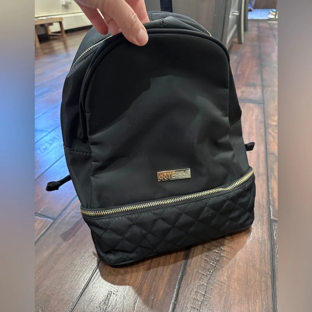 DŌTERRA BRANDED BACKPACK – BLACK